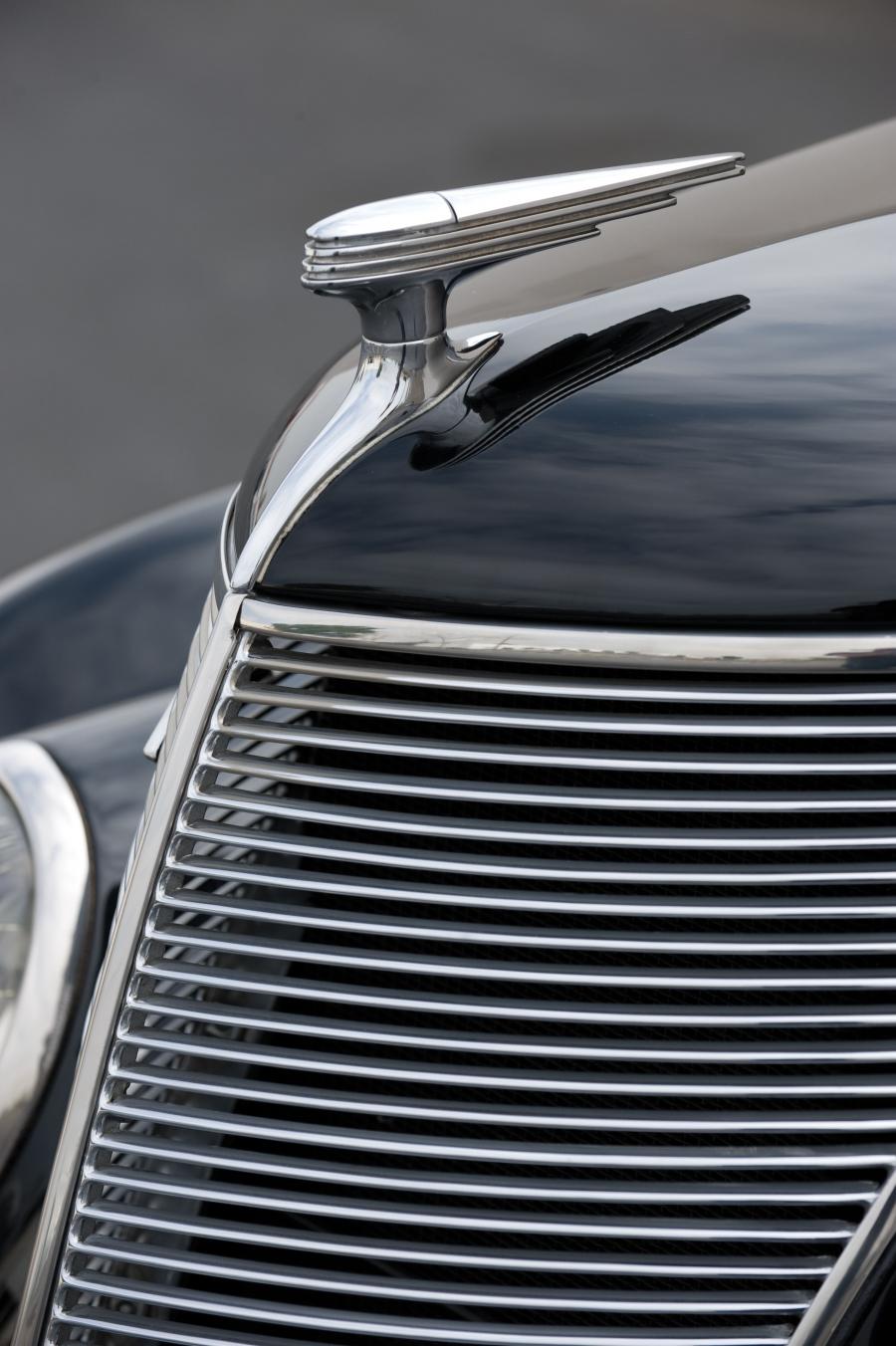  Ford V8 DeLuxe Roadster 1937 года  (фото 2 из 9)